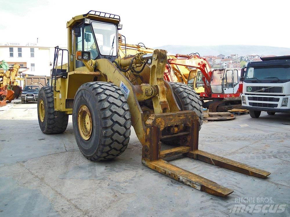 Komatsu WA500-1 Фронтальні навантажувачі