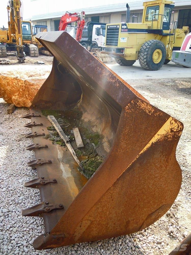 Komatsu WA500-1 Фронтальні навантажувачі