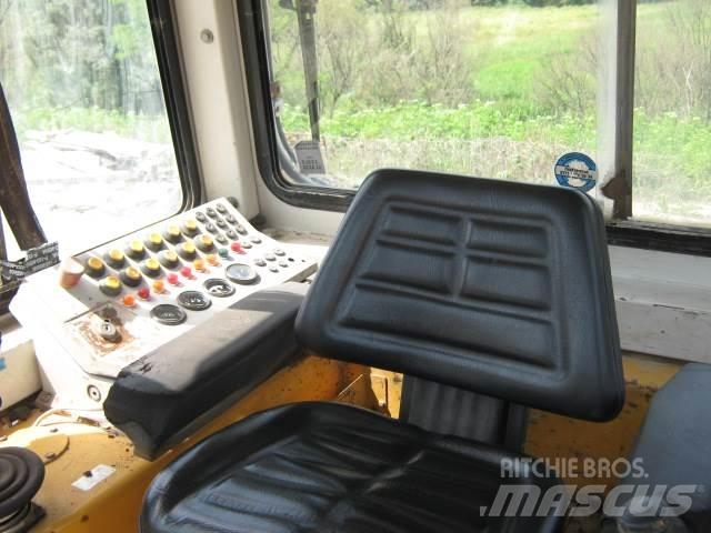 Liebherr PR 732 L Гусеничні бульдозери