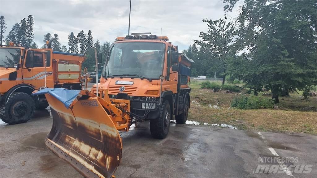 Mercedes-Benz Unimog U400 Комунальні автомобілі / автомобілі загального призначення