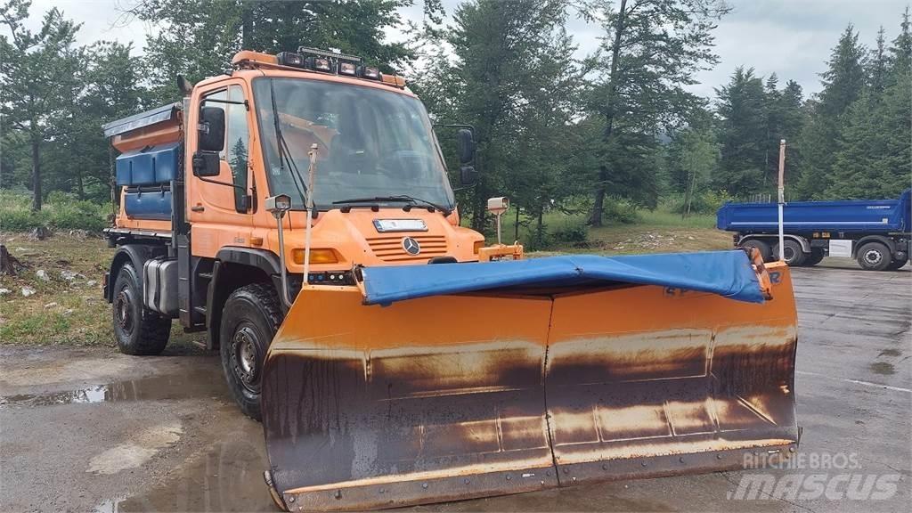 Mercedes-Benz Unimog U400 Комунальні автомобілі / автомобілі загального призначення