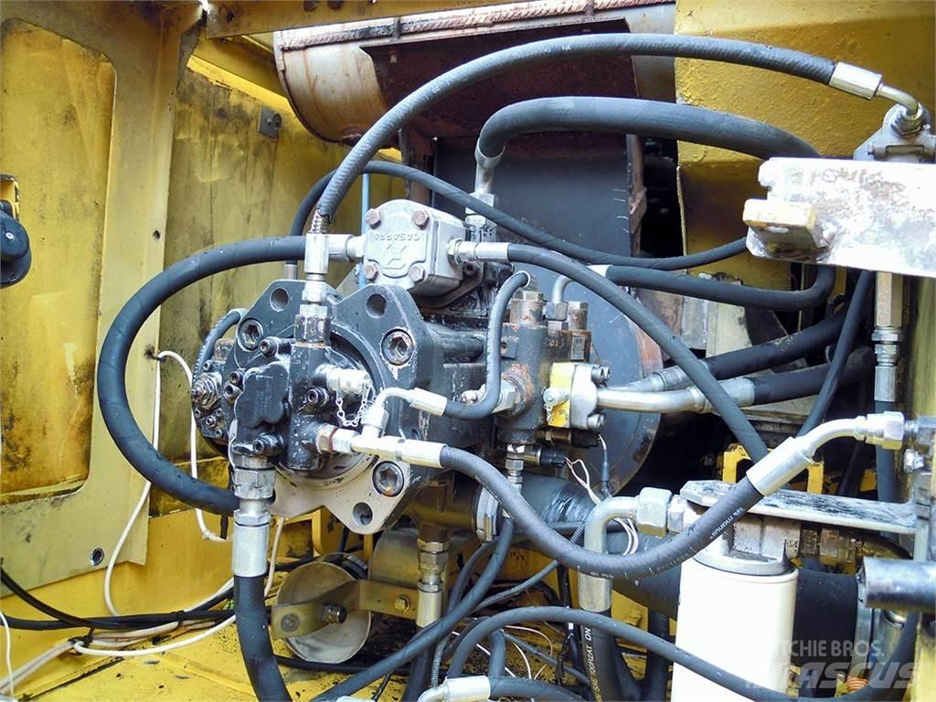 New Holland E305 Гусеничні екскаватори