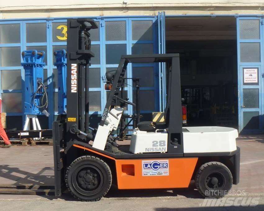 Nissan EGH02 Дизельні навантажувачі