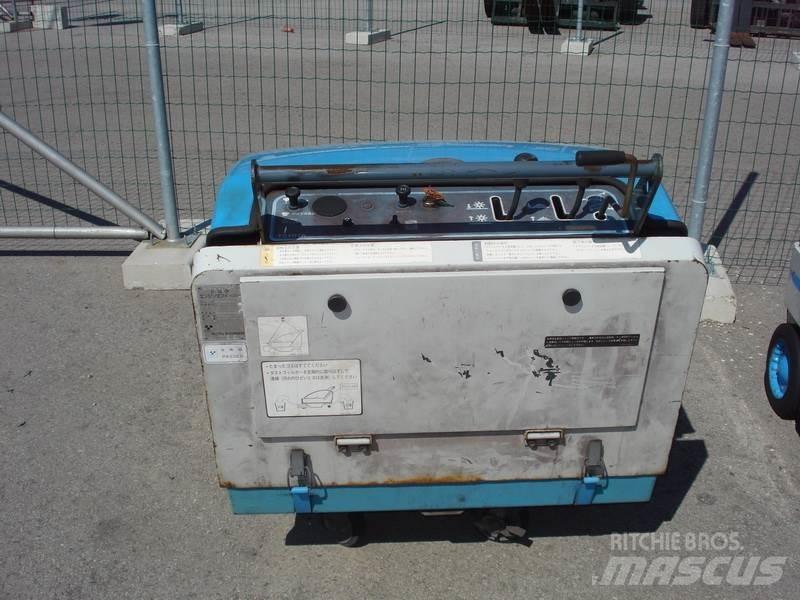 Toyota 4QBW9 Прибиральні машини