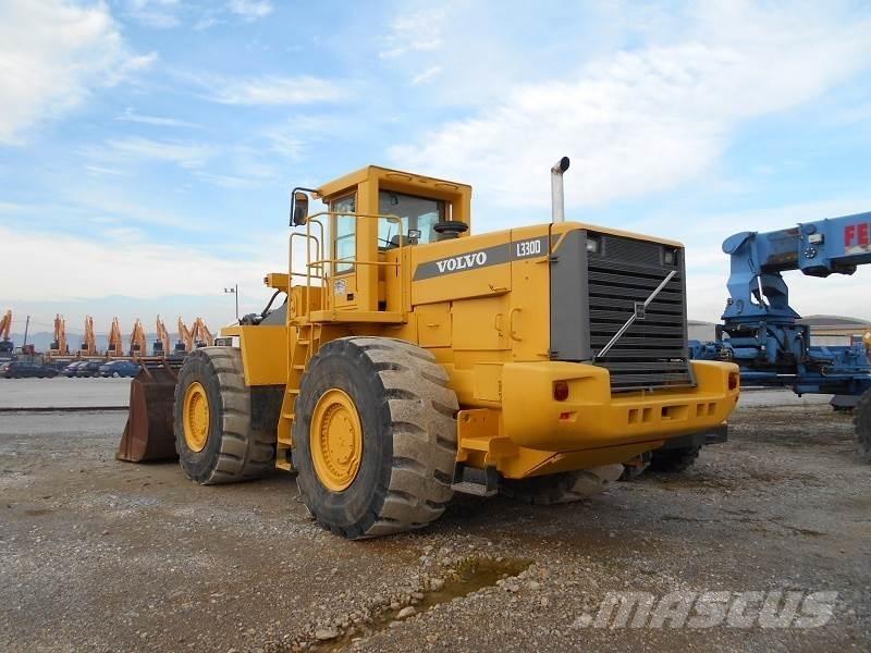 Volvo L330D Фронтальні навантажувачі