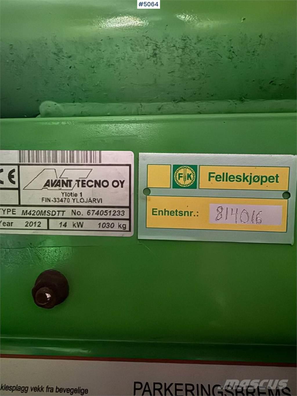 Avant M420 Багатофункціональне обладнання для вантажних і землекопальних робіт
