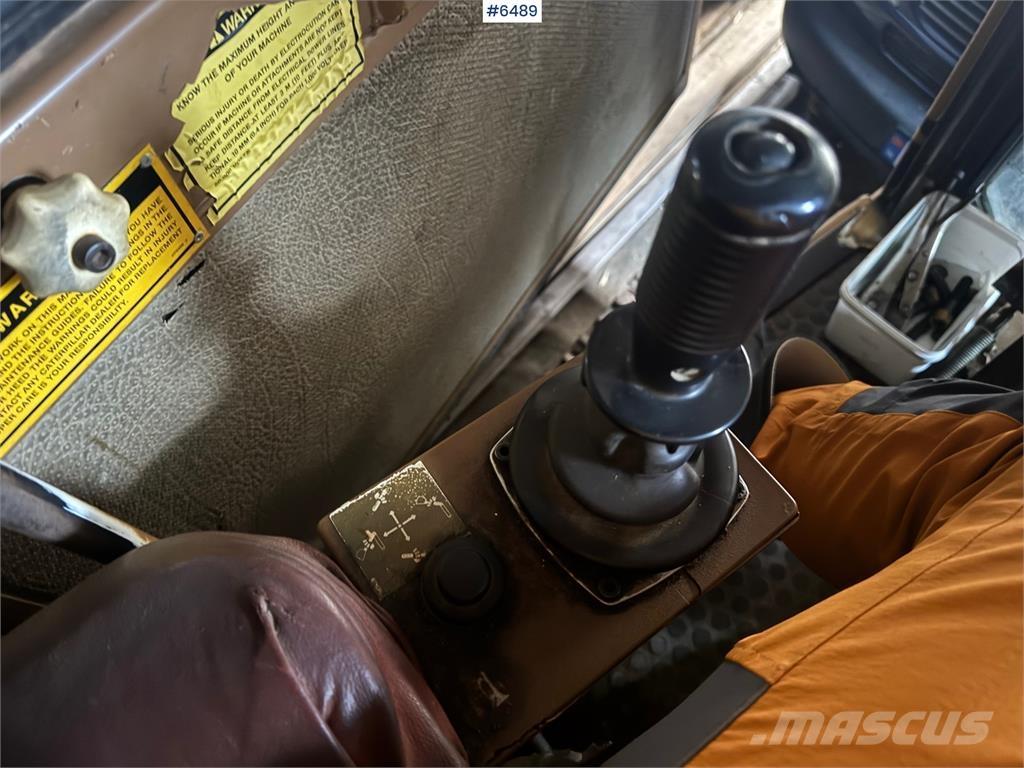 CAT 205 LC Гусеничні екскаватори