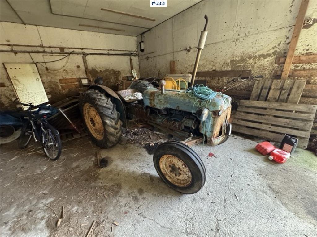 Fordson Dexta Трактори