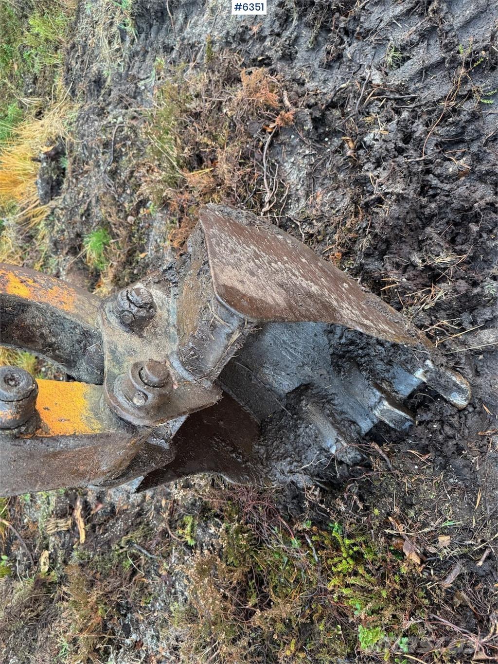 Hanix N 260-2 Гусеничні екскаватори