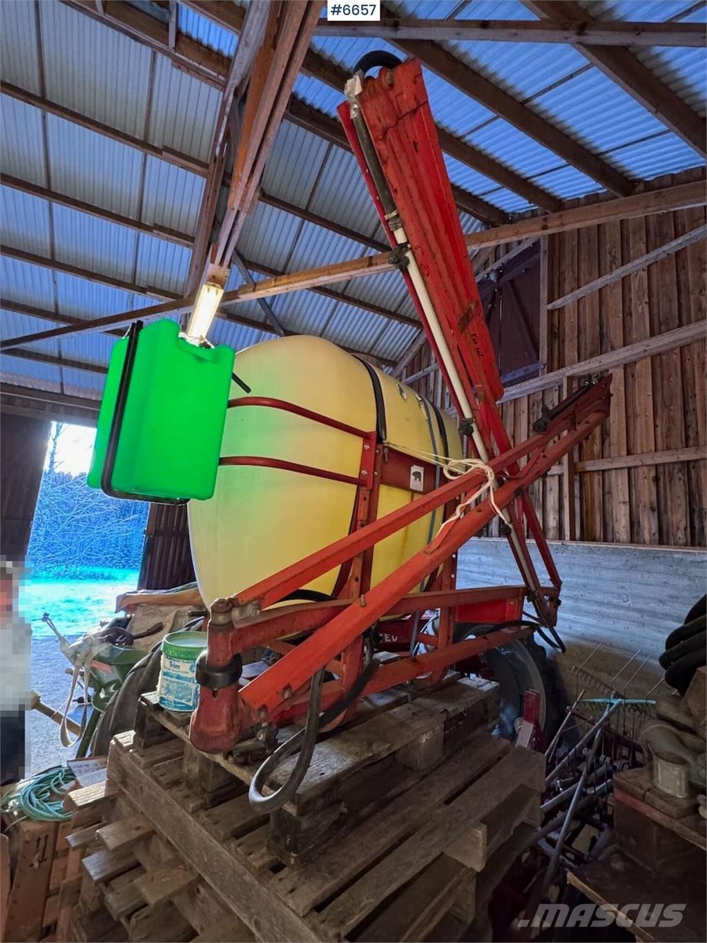 Hardi åkersprøyte Причіпні обприскувачі