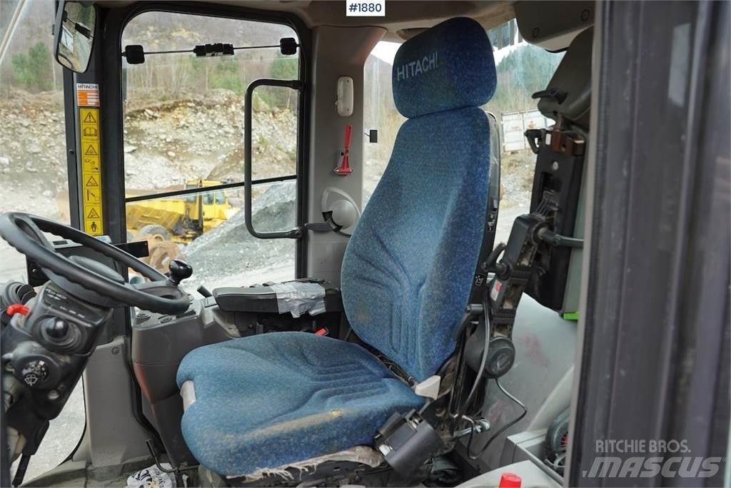 Hitachi ZW220 Фронтальні навантажувачі