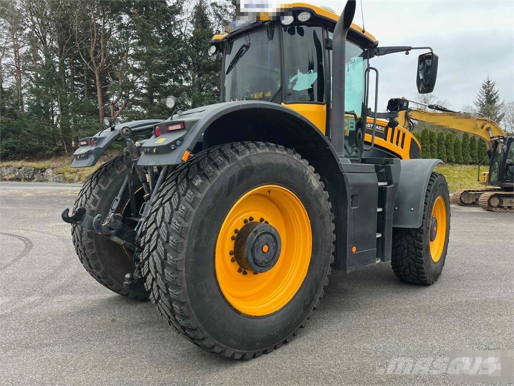 JCB Fastrac 8330 Трактори