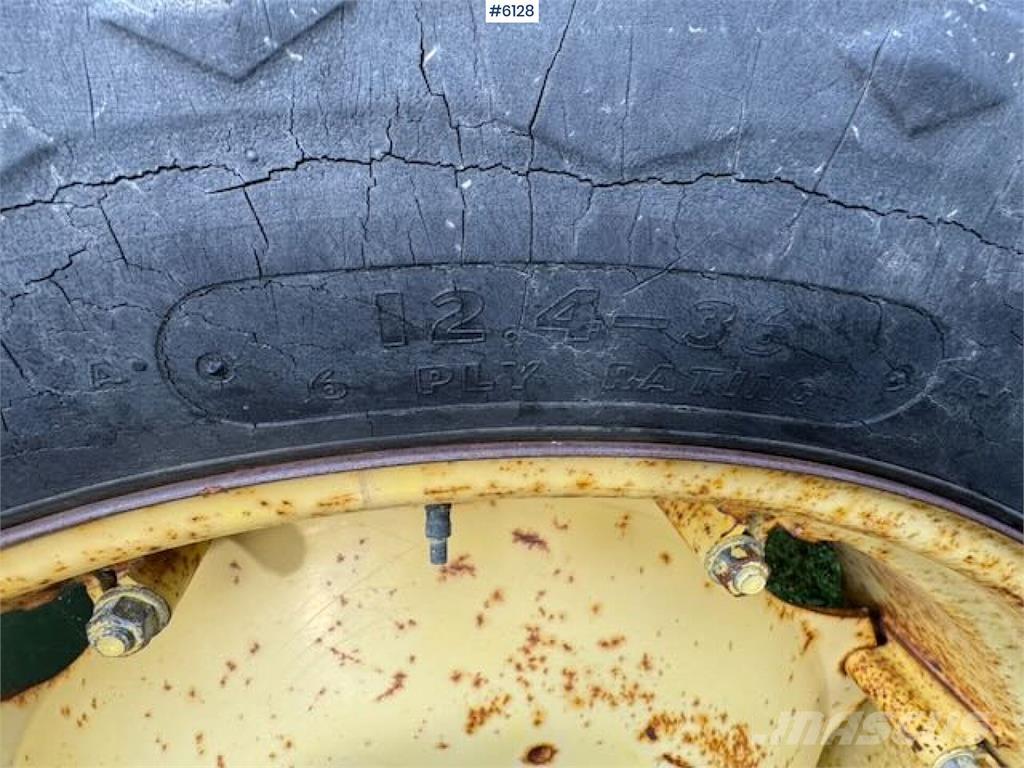 John Deere 1630 Трактори