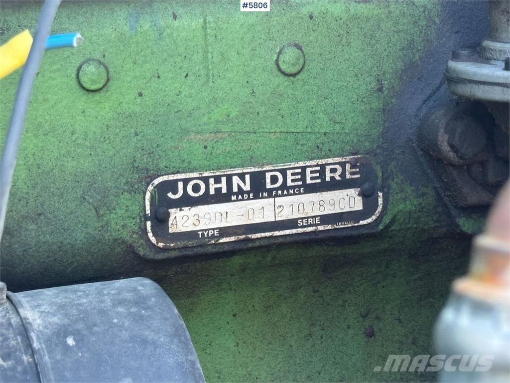 John Deere 2130 Трактори