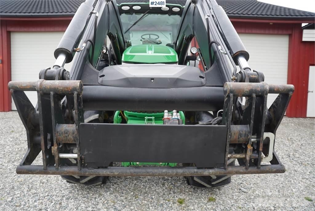 John Deere 6215R Трактори
