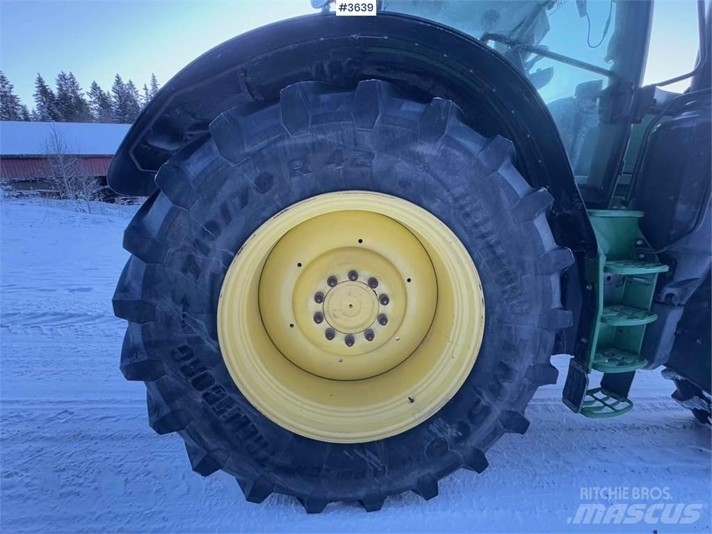 John Deere 6215R Трактори