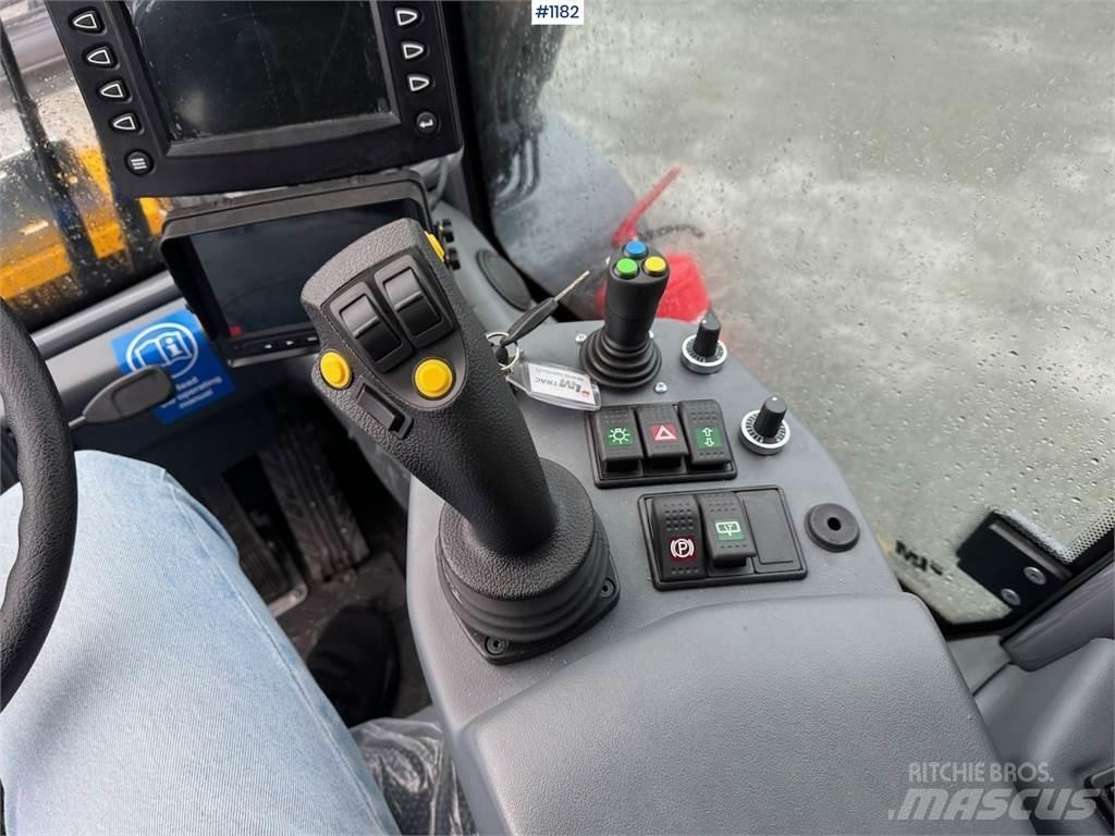 LM Trac 587 Багатофункціональне обладнання для вантажних і землекопальних робіт