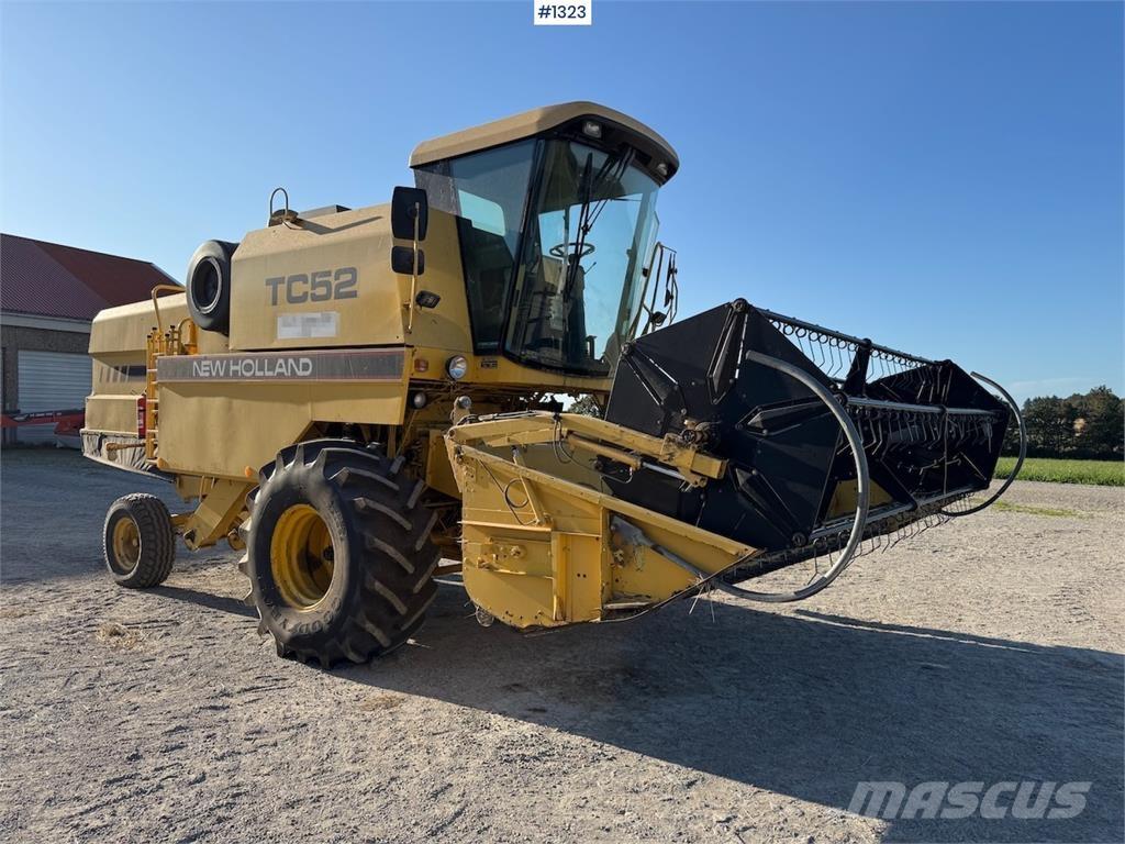New Holland TC52 Зернозбиральні комбайни
