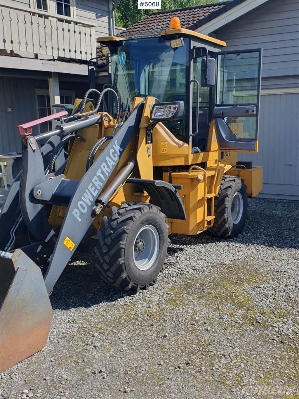 Powertrack L36 Фронтальні навантажувачі