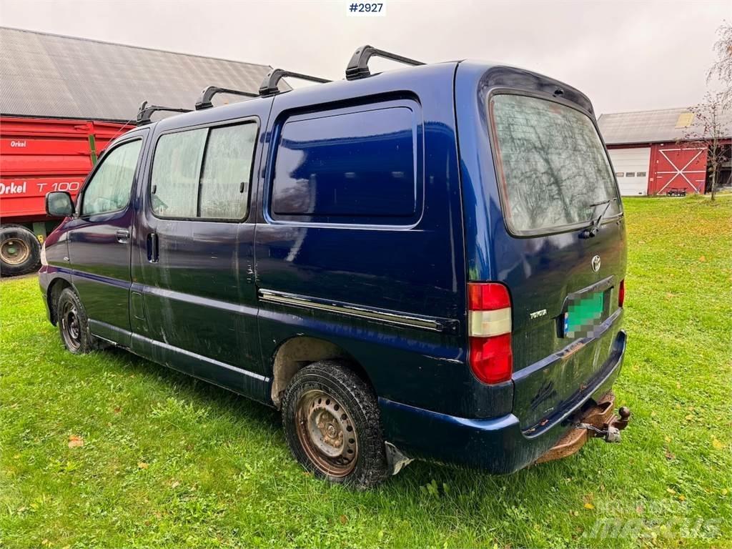 Toyota Hiace Панельні фургони