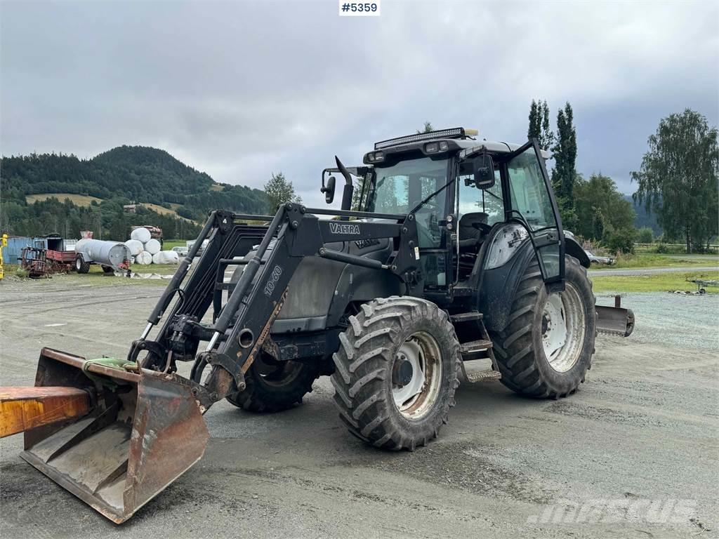 Valtra M120-4 Трактори