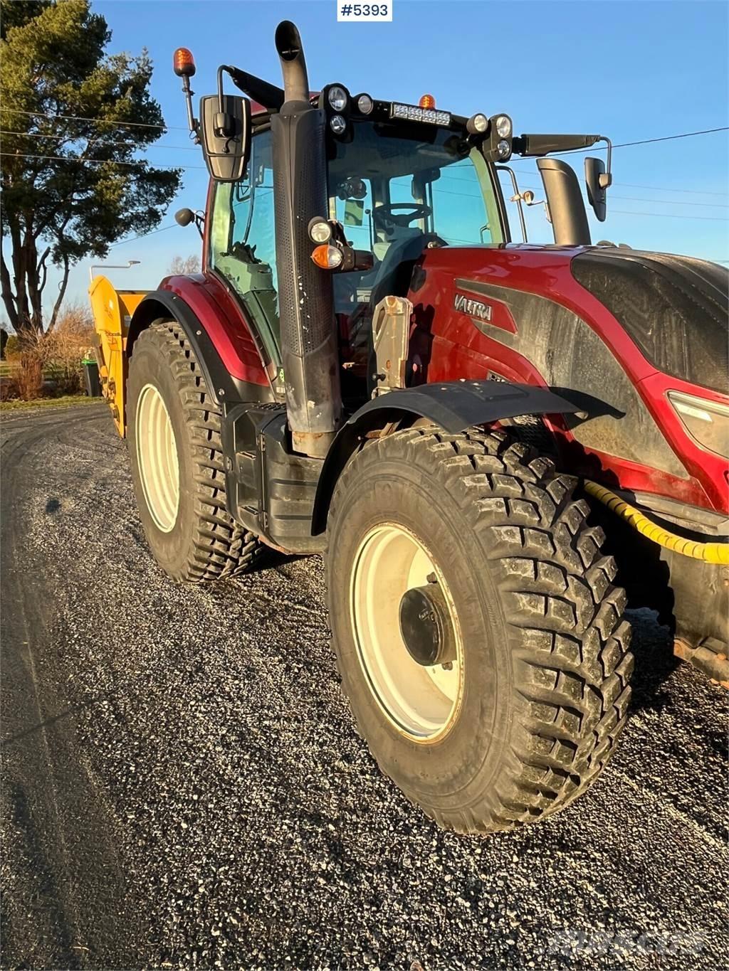 Valtra T174E Трактори