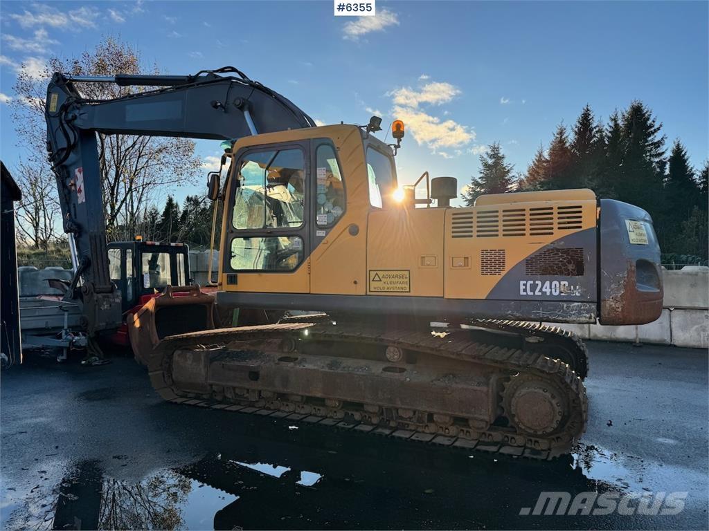 Volvo EC240BNLC Гусеничні екскаватори