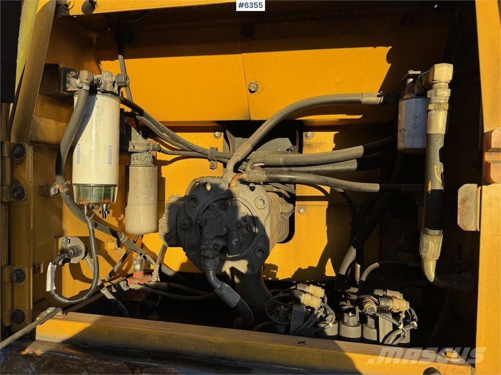 Volvo EC240BNLC Гусеничні екскаватори