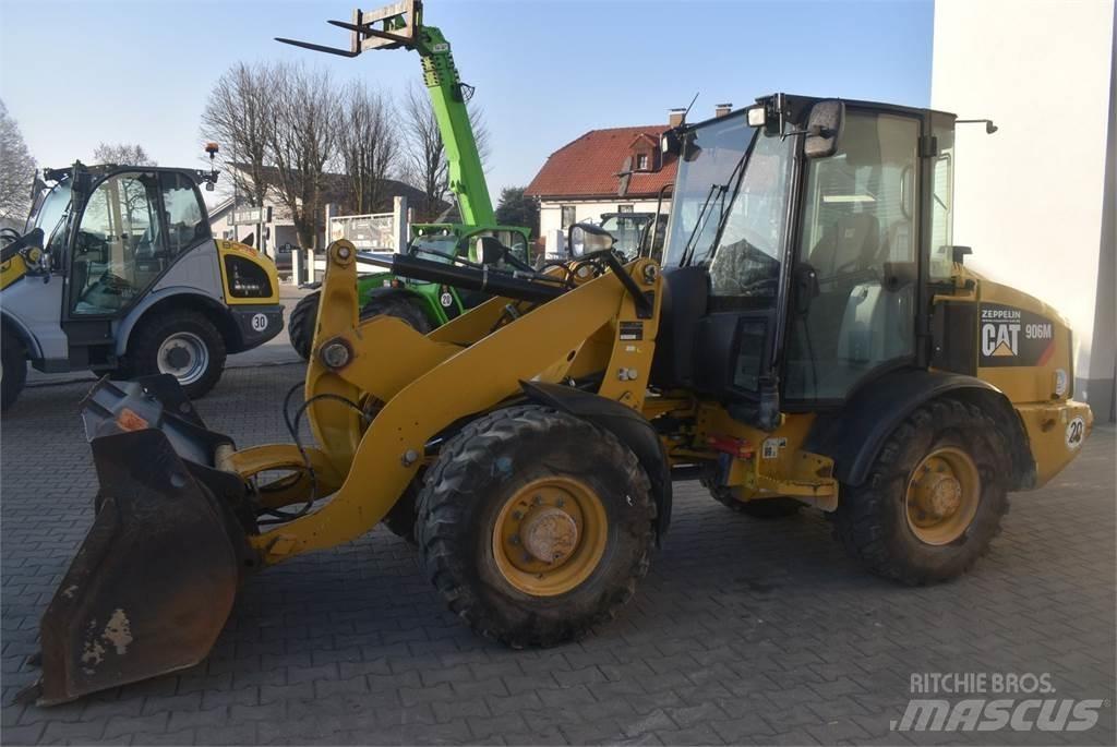 CAT 906M Фронтальні навантажувачі