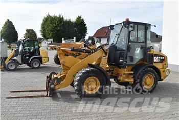CAT 907M Фронтальні навантажувачі