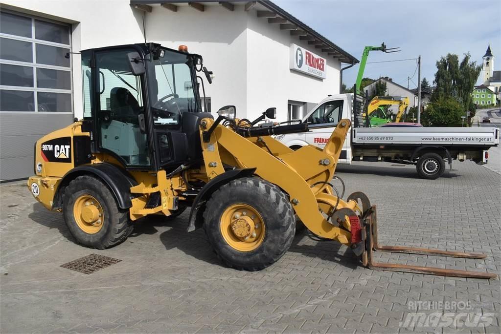 CAT 907M Фронтальні навантажувачі