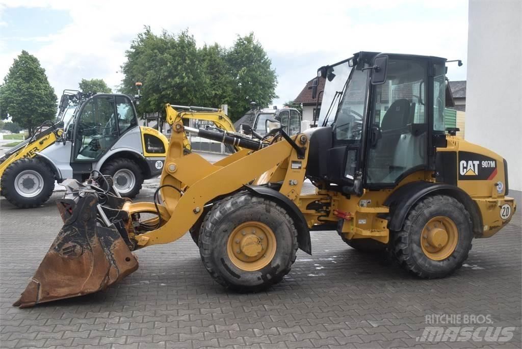 CAT 907M Фронтальні навантажувачі