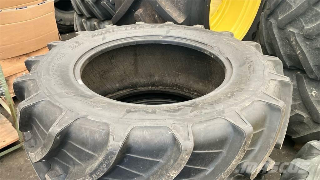 CLAAS ARION 530 Трактори