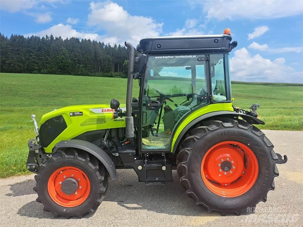 CLAAS Nexos 240 XL Трактори