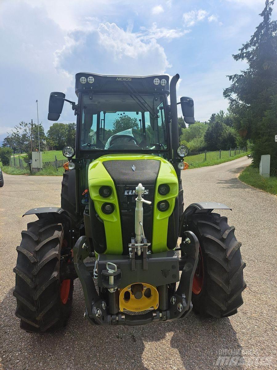 CLAAS Nexos 240 XL Трактори