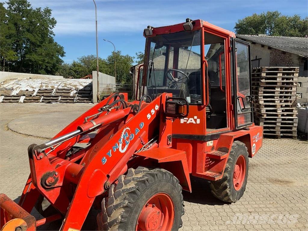 Fai 556 Фронтальні навантажувачі та екскаватори