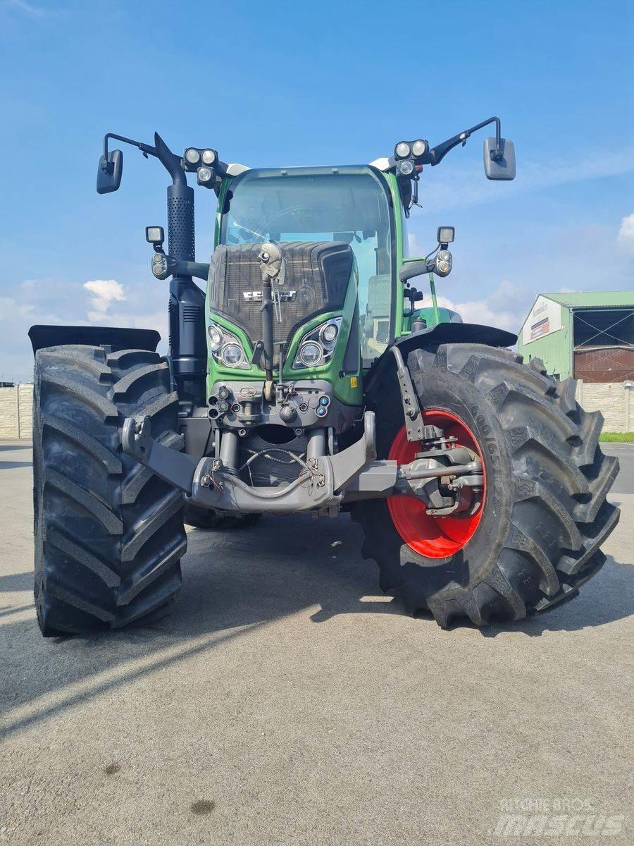 Fendt 718 Vario Трактори