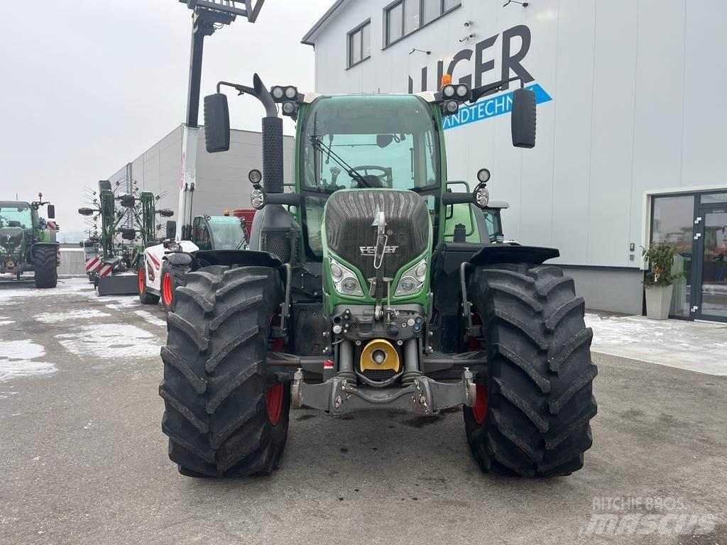 Fendt 718 Vario Трактори
