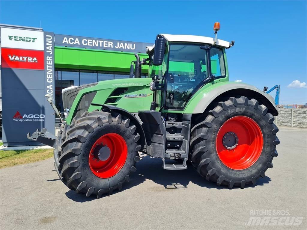 Fendt 828 Vario Трактори