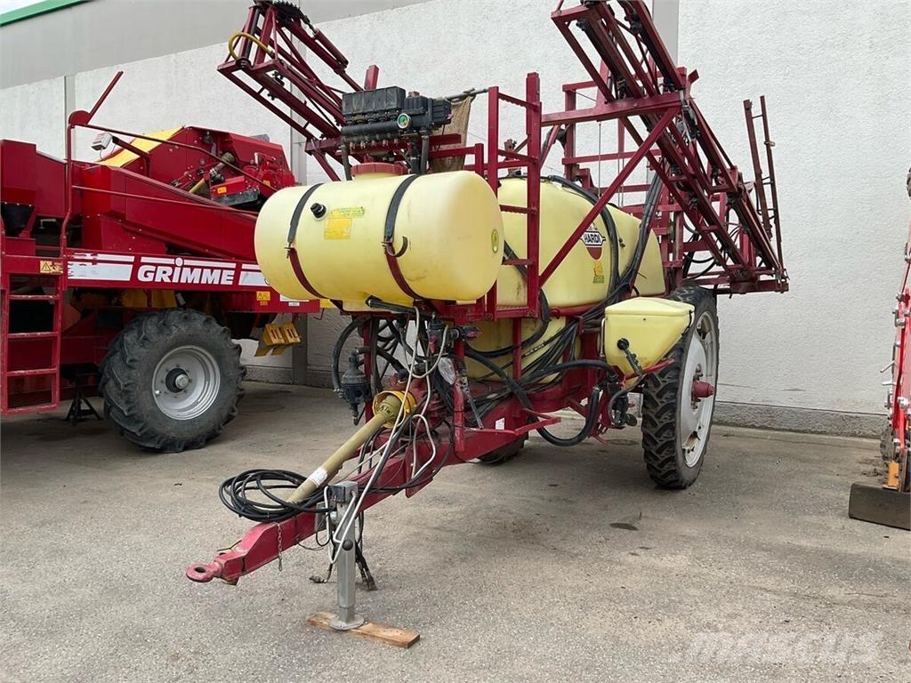 Hardi Commander Причіпні обприскувачі