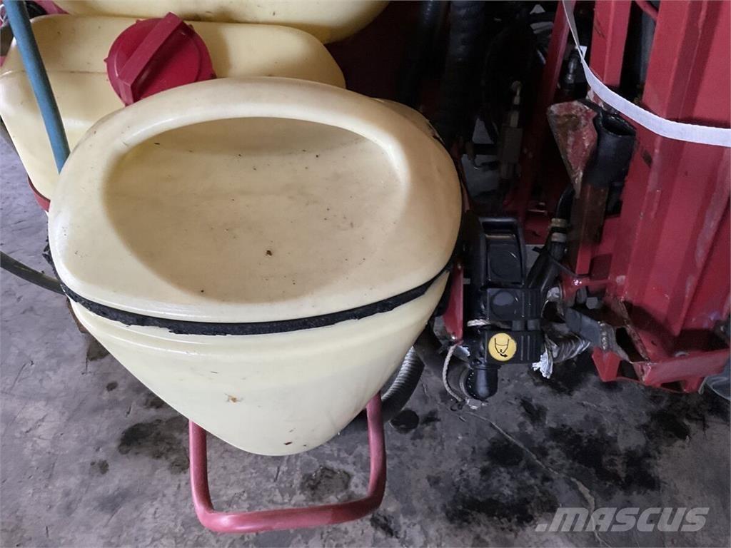 Hardi Master 1200 Причіпні обприскувачі