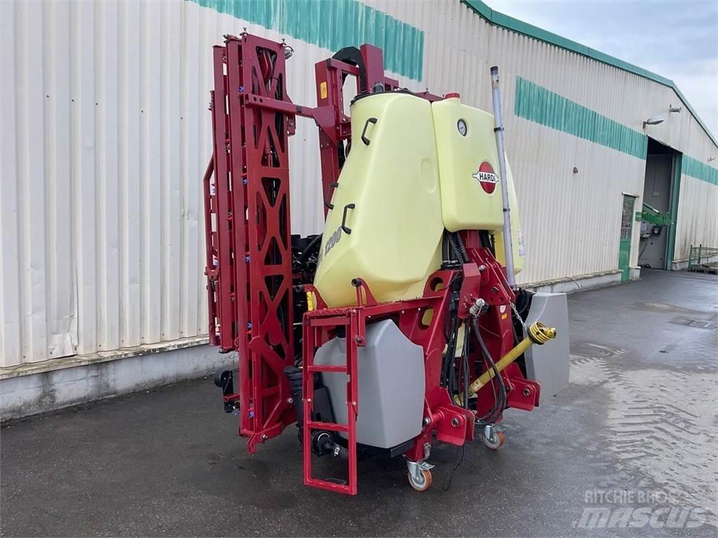 Hardi MEGA 1200 Причіпні обприскувачі