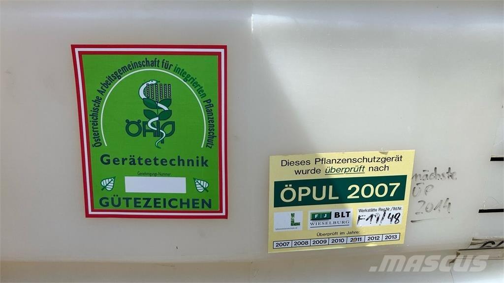 Holder IS 1000 Причіпні обприскувачі