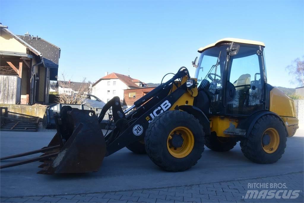 JCB 406 Фронтальні навантажувачі