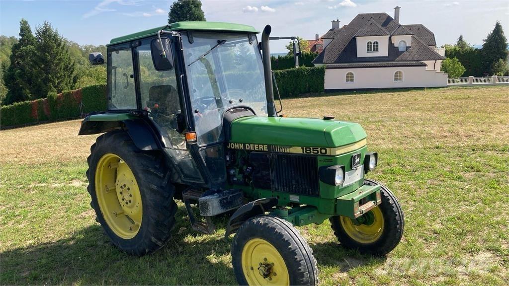 John Deere 1850 Трактори