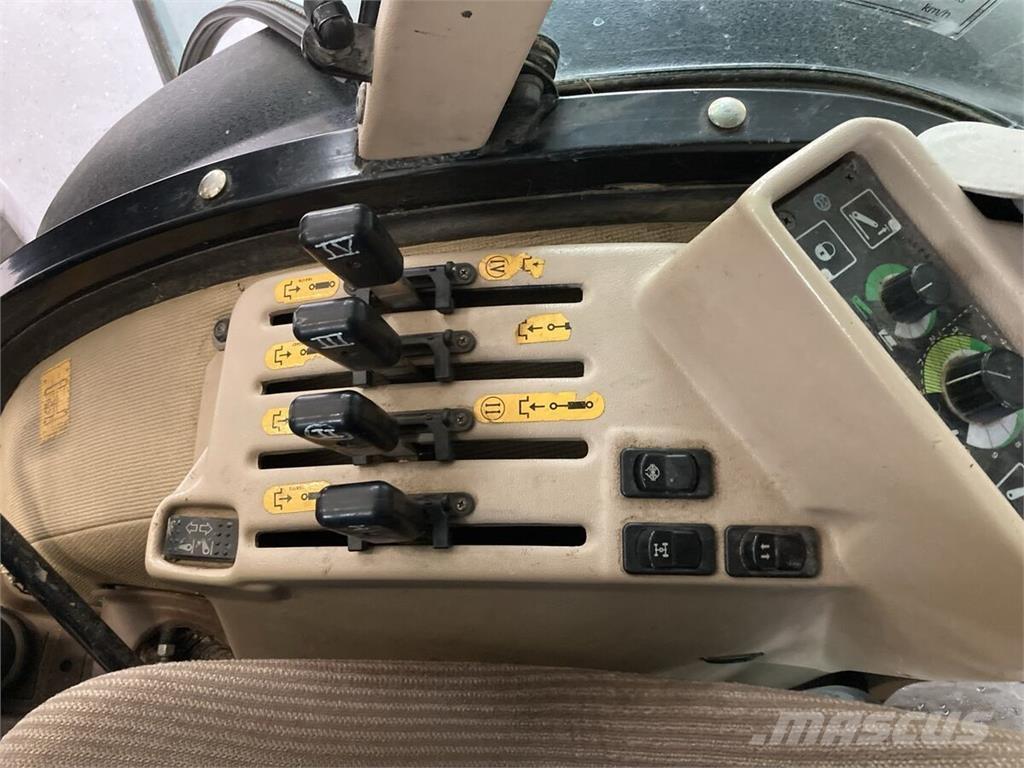 John Deere 5515F Трактори