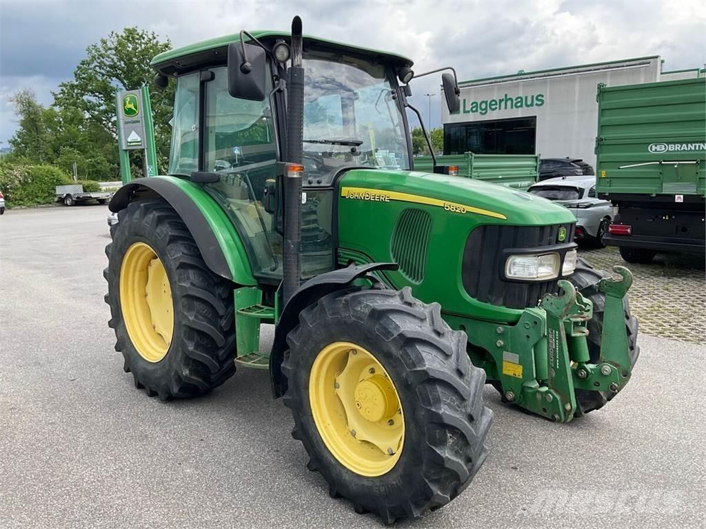 John Deere 5820 Трактори