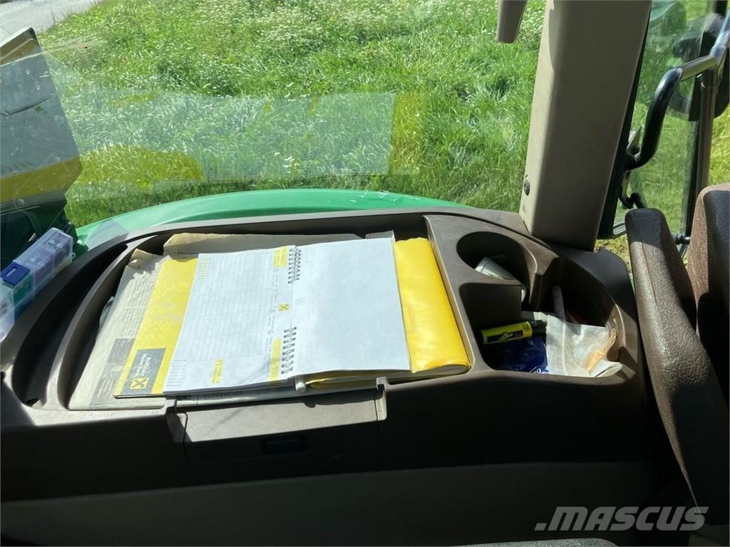 John Deere 5820 Трактори