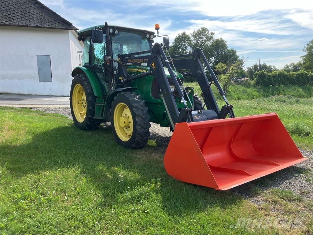 John Deere 5820 Трактори