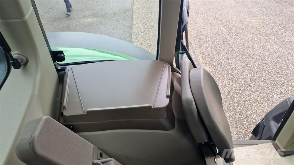 John Deere 6195M Трактори